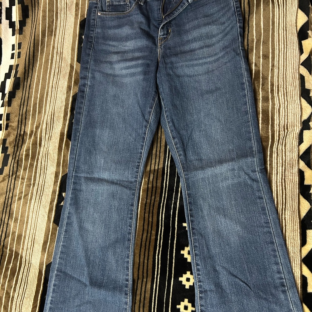 Levi women’s bootcut jeans (W 27, L32)